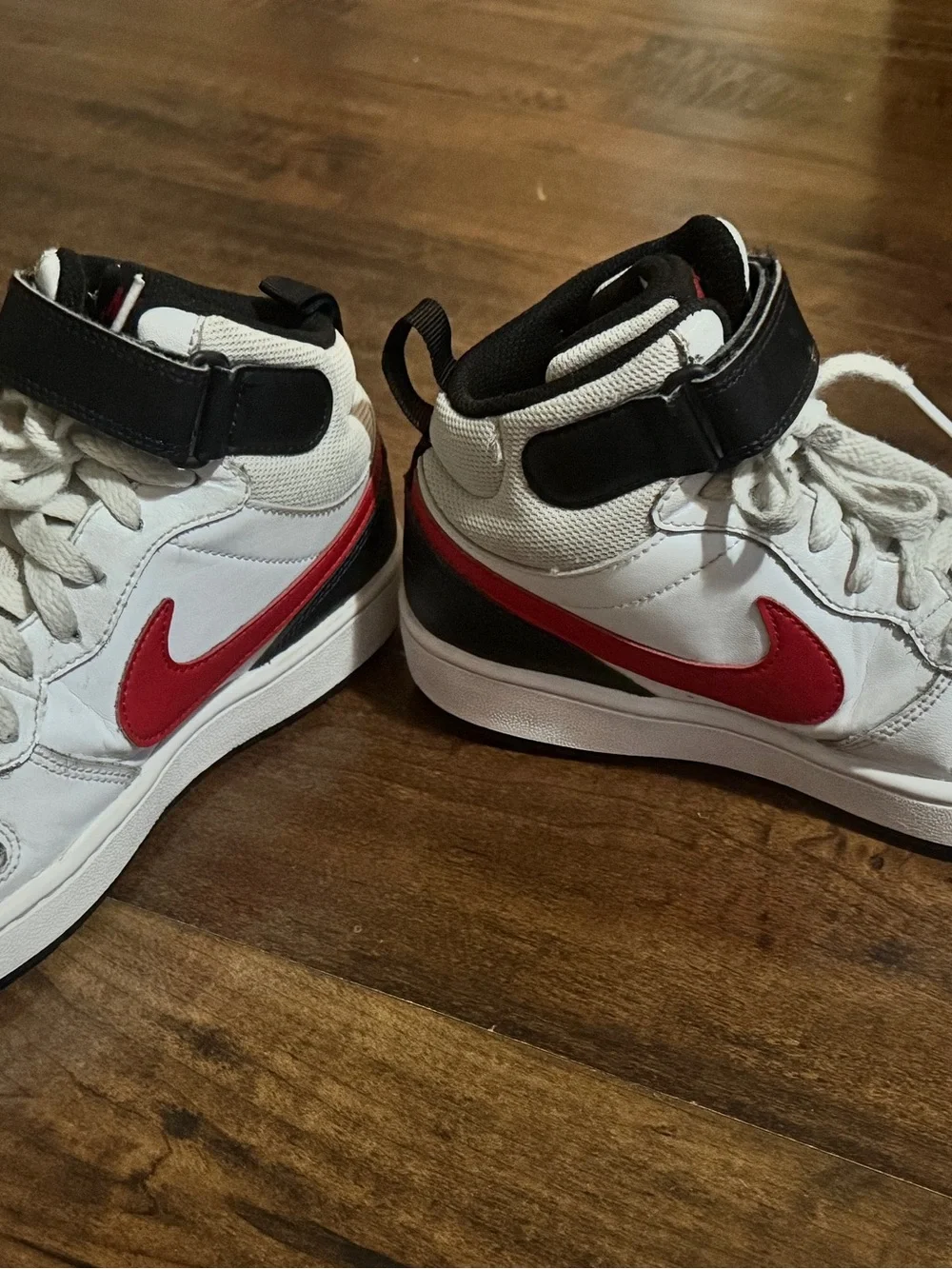 Nike Kids Youth court borough High-Top Sneakers in White, Red & Black